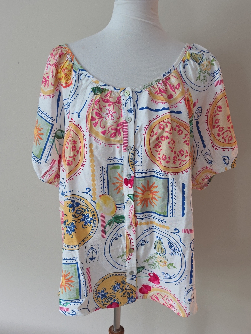 Kate And Lily Women’s White Patterned Button-Front Short Sleeve Top Brand New